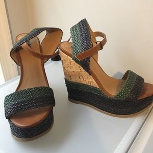 Blue and teal wedges